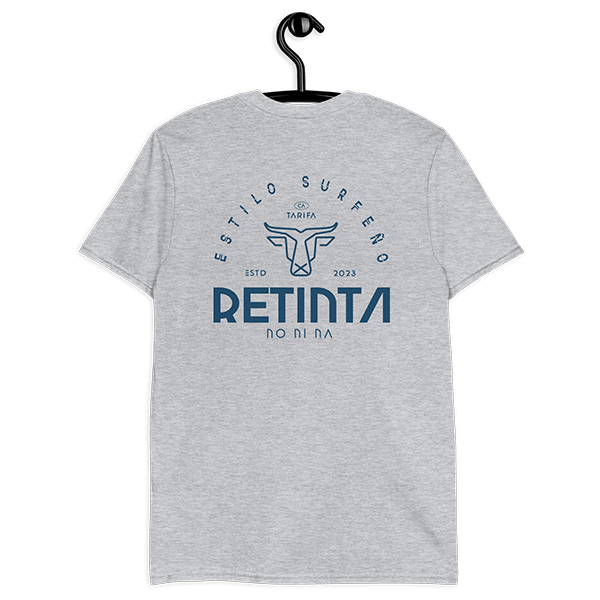 Comprar Camiseta "gris deep" Estilo SURFeño RETINTA®️ - Surf, Skate & Snowboard - Tarifa, Cádiz. Detalle de percha ilustración espalda. Visita nuestra tienda online.
