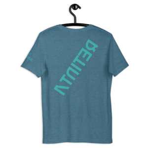 Comprar Camiseta "azul lluvia Tarifa" Estilo SURFeño RETINTA®️ - Surf, Skate & Snowboard - Tarifa, Cádiz. Detalle de ilustración espalda. Visita nuestra tienda online.