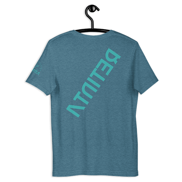 Comprar Camiseta "azul lluvia Tarifa" Estilo SURFeño RETINTA®️ - Surf, Skate & Snowboard - Tarifa, Cádiz. Detalle de ilustración espalda. Visita nuestra tienda online.