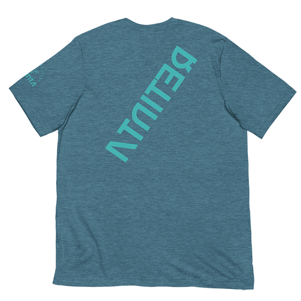 Comprar Camiseta "azul lluvia Tarifa" Estilo SURFeño RETINTA®️ - Surf, Skate & Snowboard - Tarifa, Cádiz. Detalle ilustración espalda. Visita nuestra tienda online.