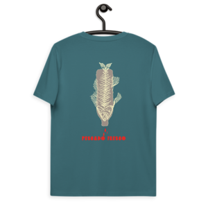 Camiseta de algodón orgánico EDICIÓN SUPERLIMITADA 10 UD. Color verde marino oscuro "Pescado fresco" Crowdfunding de recompensa Retinta®️ Surf, Skate y Snowboard, marca de Tarifa, Cádiz. Ilustración en espalda. Campaña "Born to be WIld surf project". Microfinanciación colectiva.