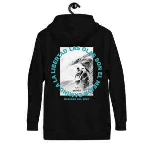 Sudadera con capucha EDICIÓN SUPERLIMITADA 10 UD. Color Negro. Ilustración espalda "Libertad". Crowdfunding de recompensa hoodie Retinta®️ Surf, Skate y Snowboard, marca de Tarifa, Cádiz. Campaña "Born to be WIld surf project". Microfinanciación participativa.