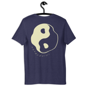 Camiseta púrpura "No hay dolor" Edición limitada Crowdfunding de recompensa Retinta®️ Surf, Skate y Snowboard, marca de Tarifa, Cádiz. Ilustración espalda. Campaña "Born to be WIld surf project". Micromecenazgo colectivo.